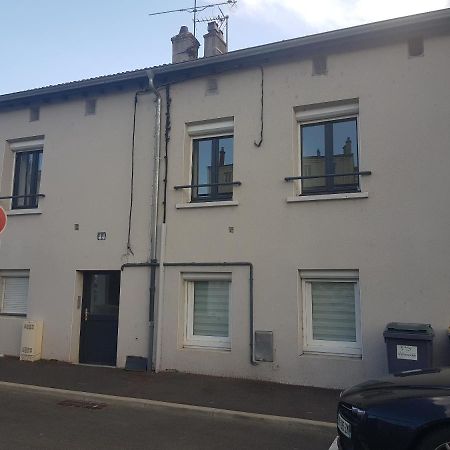 L'Ecrin De Saint Genest Lerpt - Belle Vue Et Calme Apartment Exterior photo